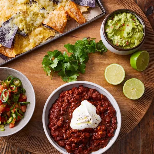 Cheesy chilli nachos